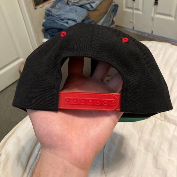 LWC Blue Raiders red black snapback brand new with sticker tags - Picture 4 of 7